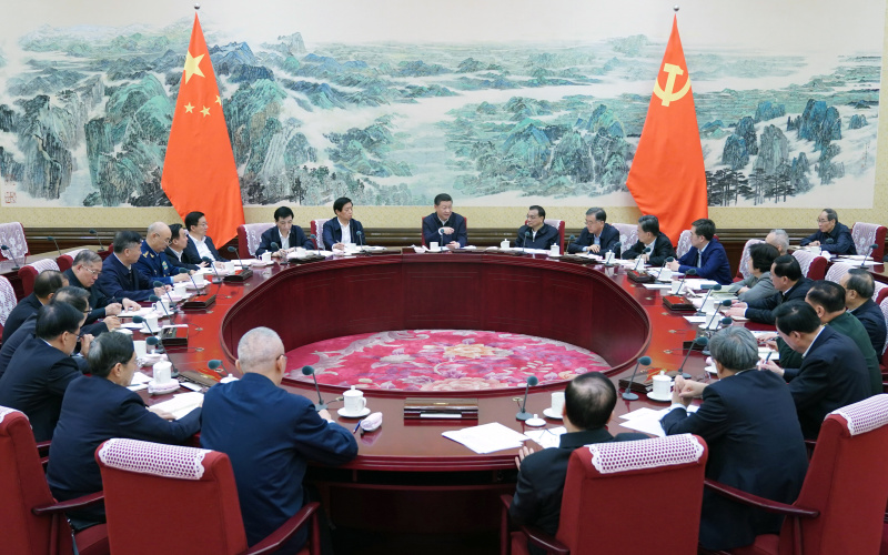 　　12月25日至26日，中共中央政治局召開民主生活會，中共中央總書記習(xí)近平主持會議并發(fā)表重要講話。新華社記者 謝環(huán)馳 攝